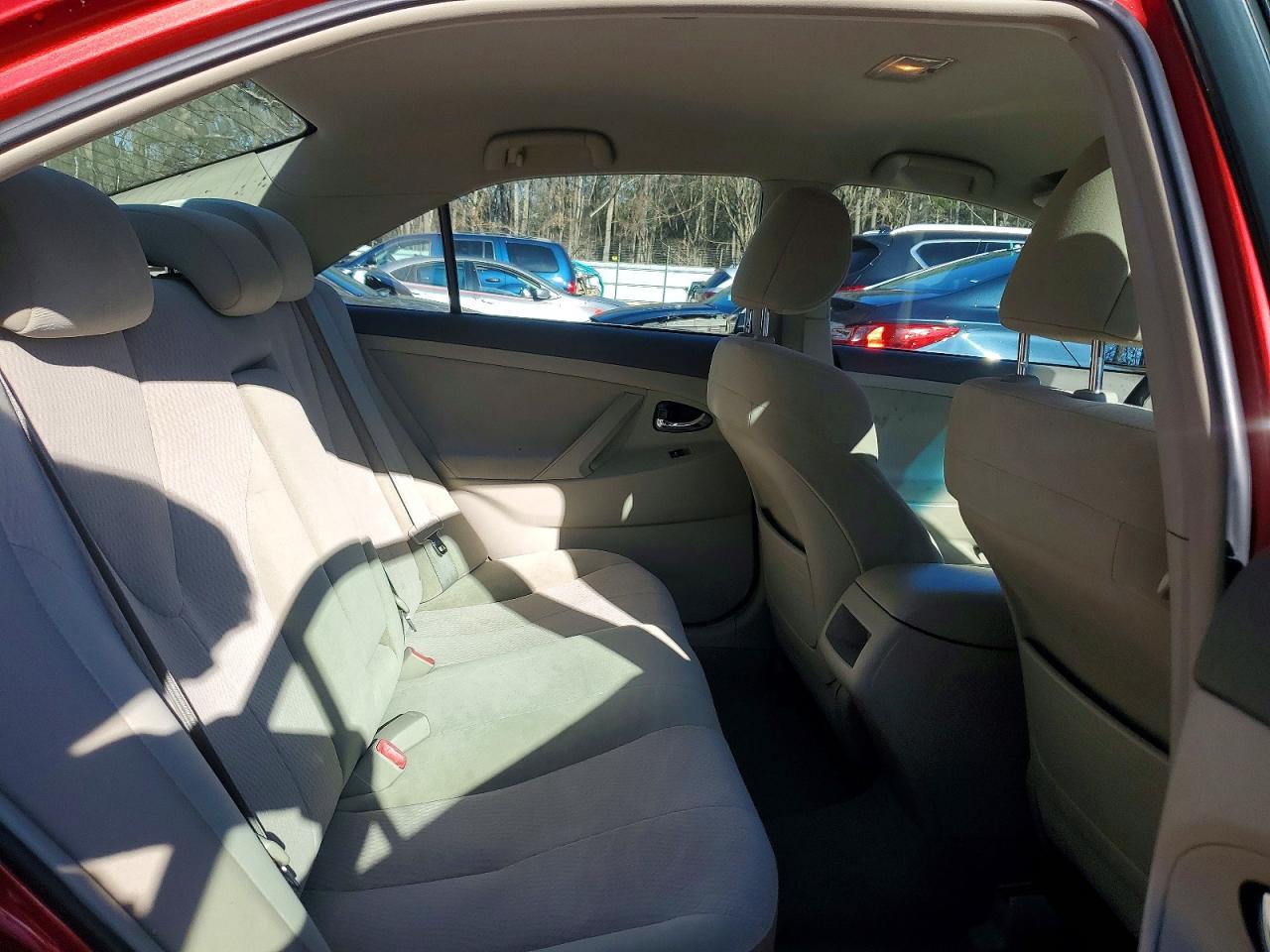 2011 TOYOTA CAMRY LE photo 10