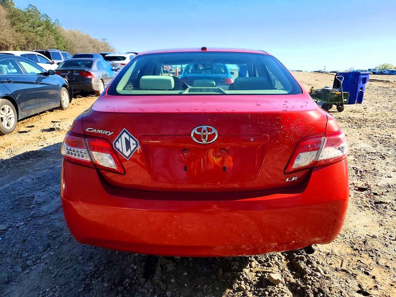 2011 TOYOTA CAMRY LE photo 6