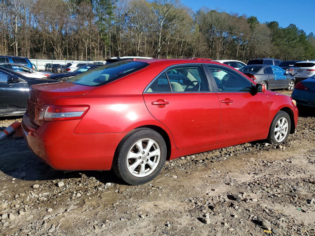 2011 TOYOTA CAMRY LE photo 3