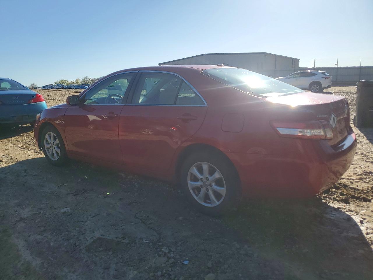 2011 TOYOTA CAMRY LE photo 2