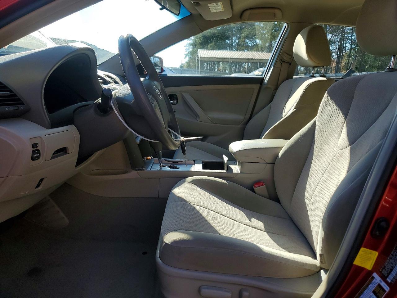2011 TOYOTA CAMRY LE photo 7
