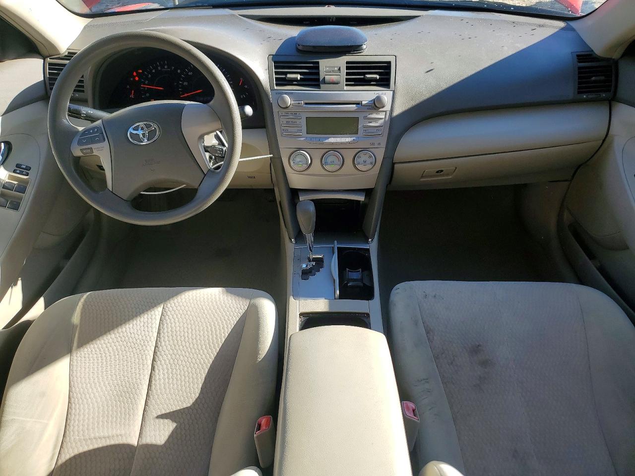2011 TOYOTA CAMRY LE photo 8