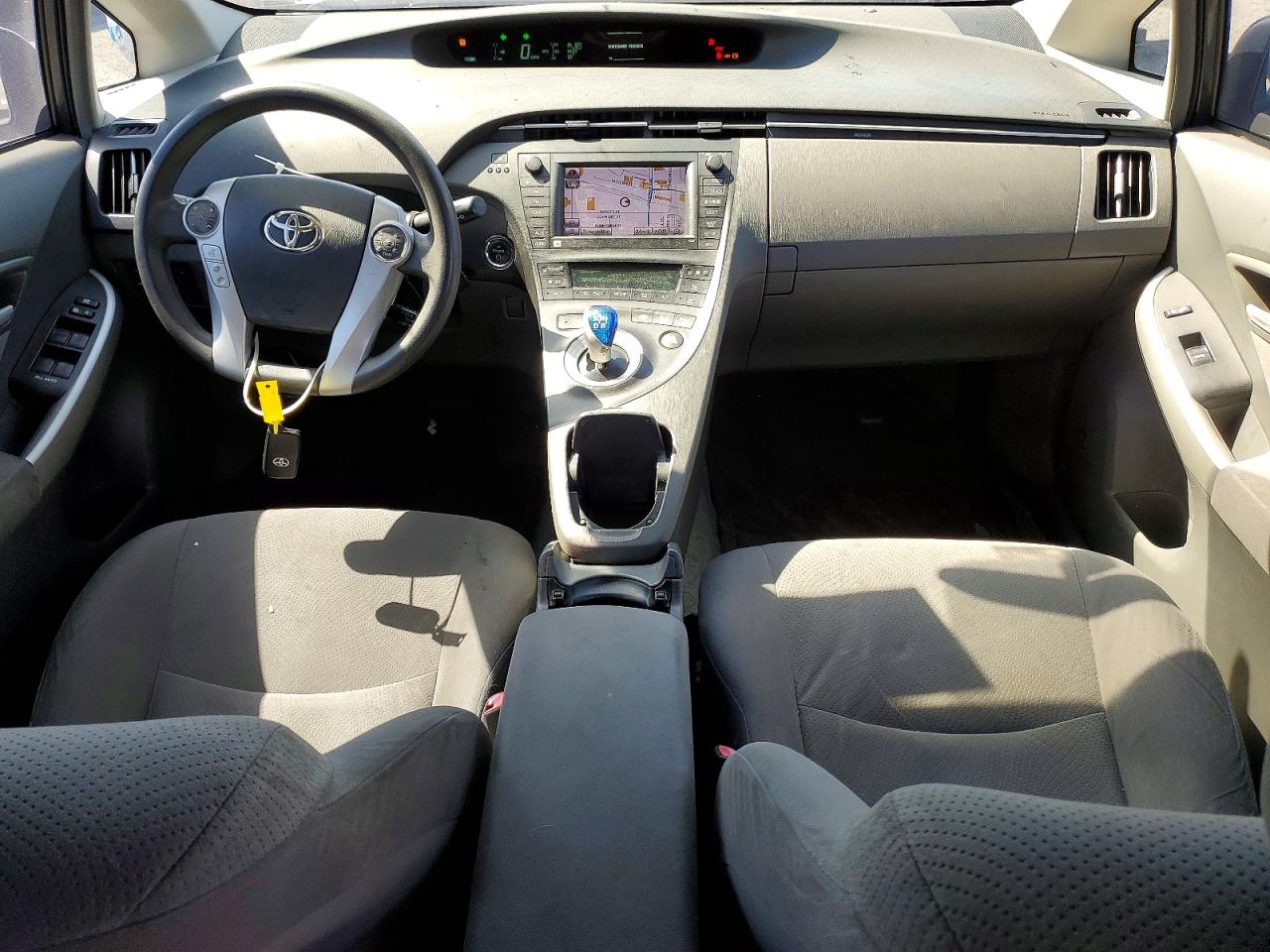 2010 TOYOTA PRIUS III photo 15
