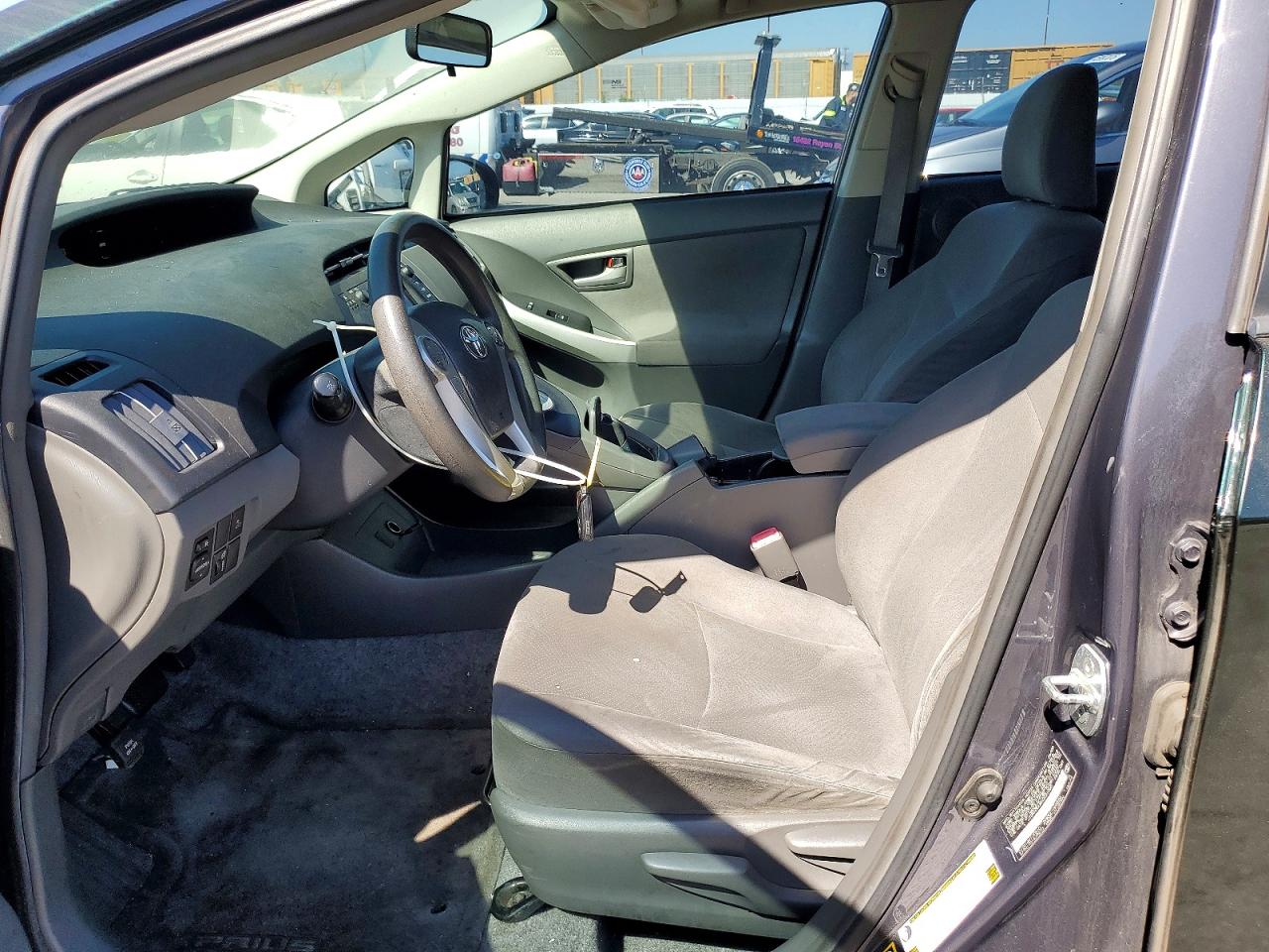 2010 TOYOTA PRIUS III photo 13