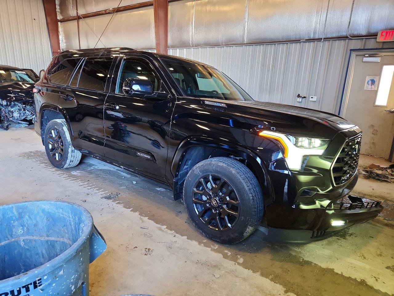 2024 TOYOTA SEQUOIA PLATINUM photo 4