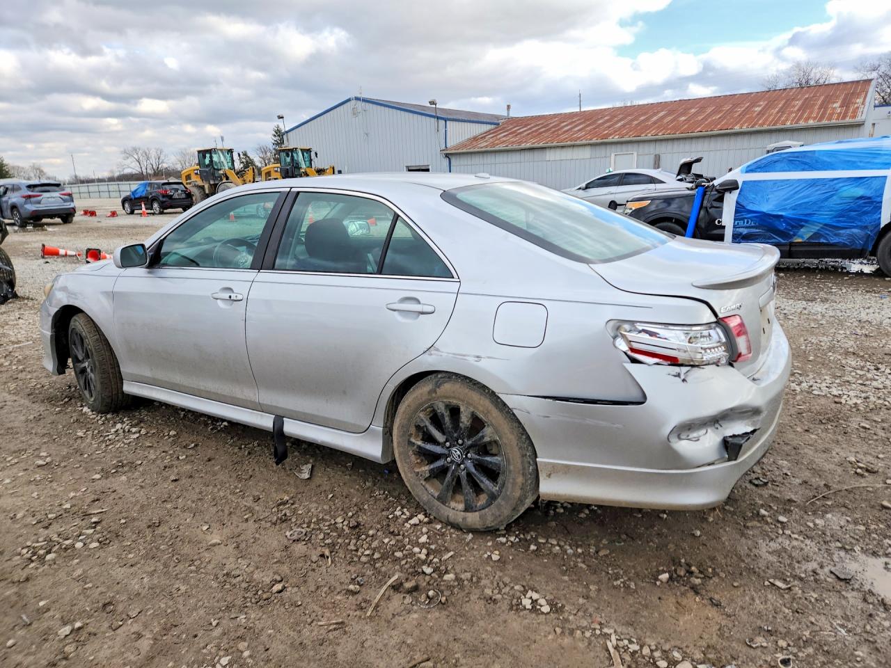 2011 TOYOTA CAMRY SE photo 3
