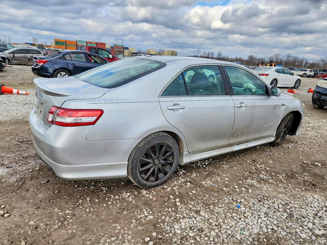 2011 TOYOTA CAMRY SE photo 5