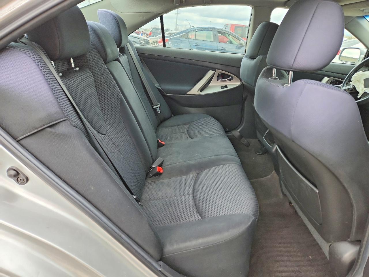 2011 TOYOTA CAMRY SE photo 19