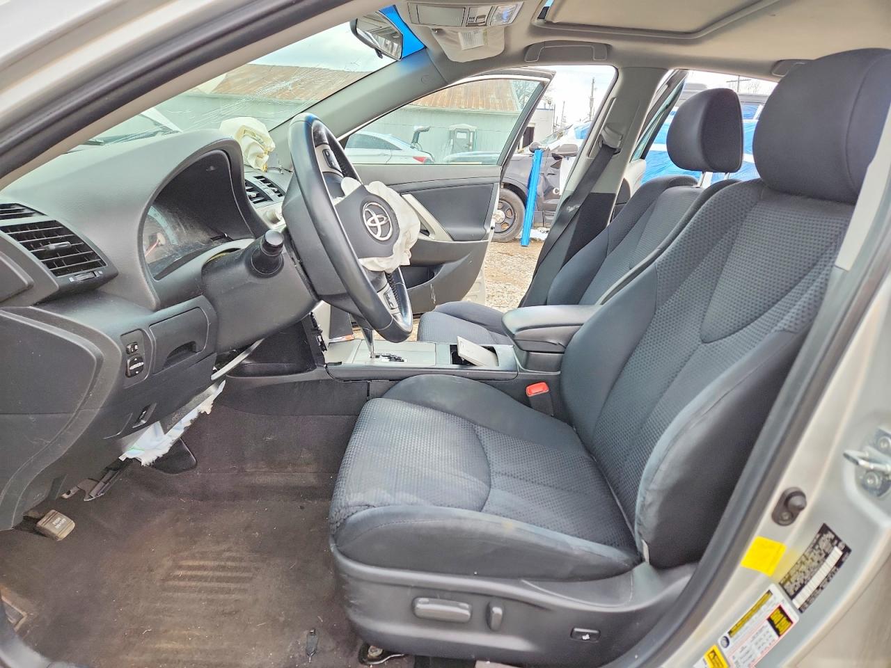 2011 TOYOTA CAMRY SE photo 13