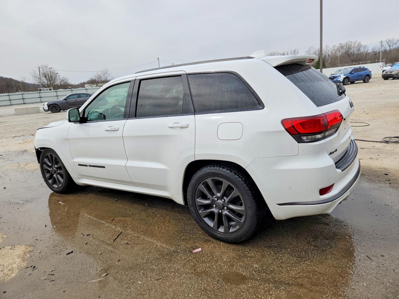 2019 JEEP GRAND CHEROKEE OVERLAND photo 2