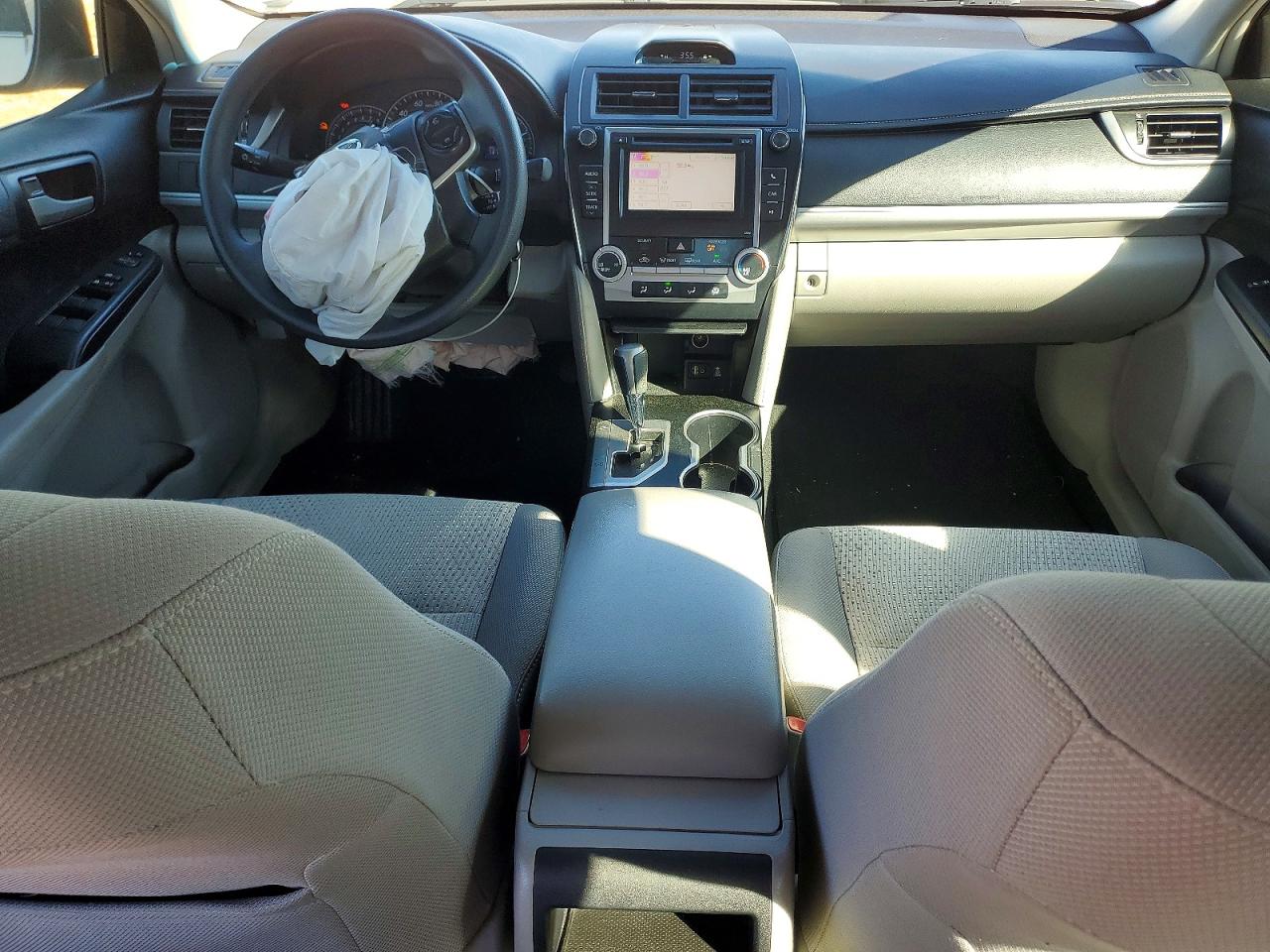 2013 TOYOTA CAMRY LE photo 8