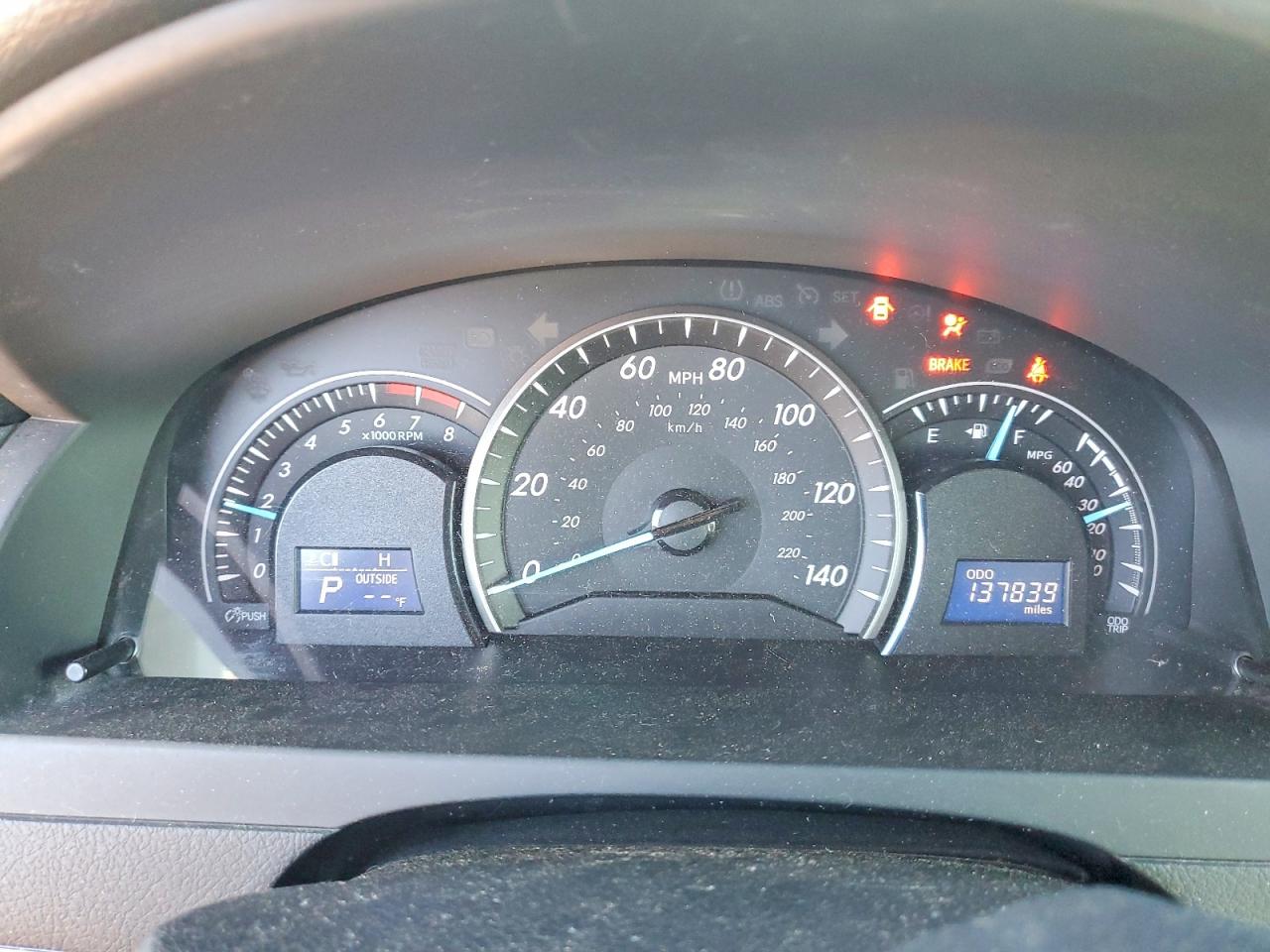 2013 TOYOTA CAMRY LE photo 9