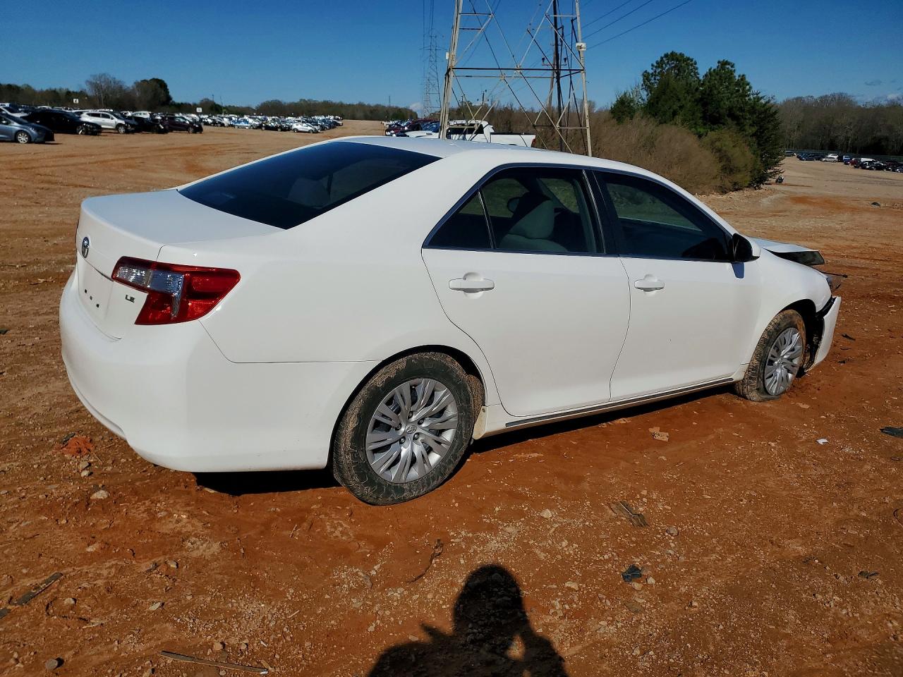 2013 TOYOTA CAMRY LE photo 3