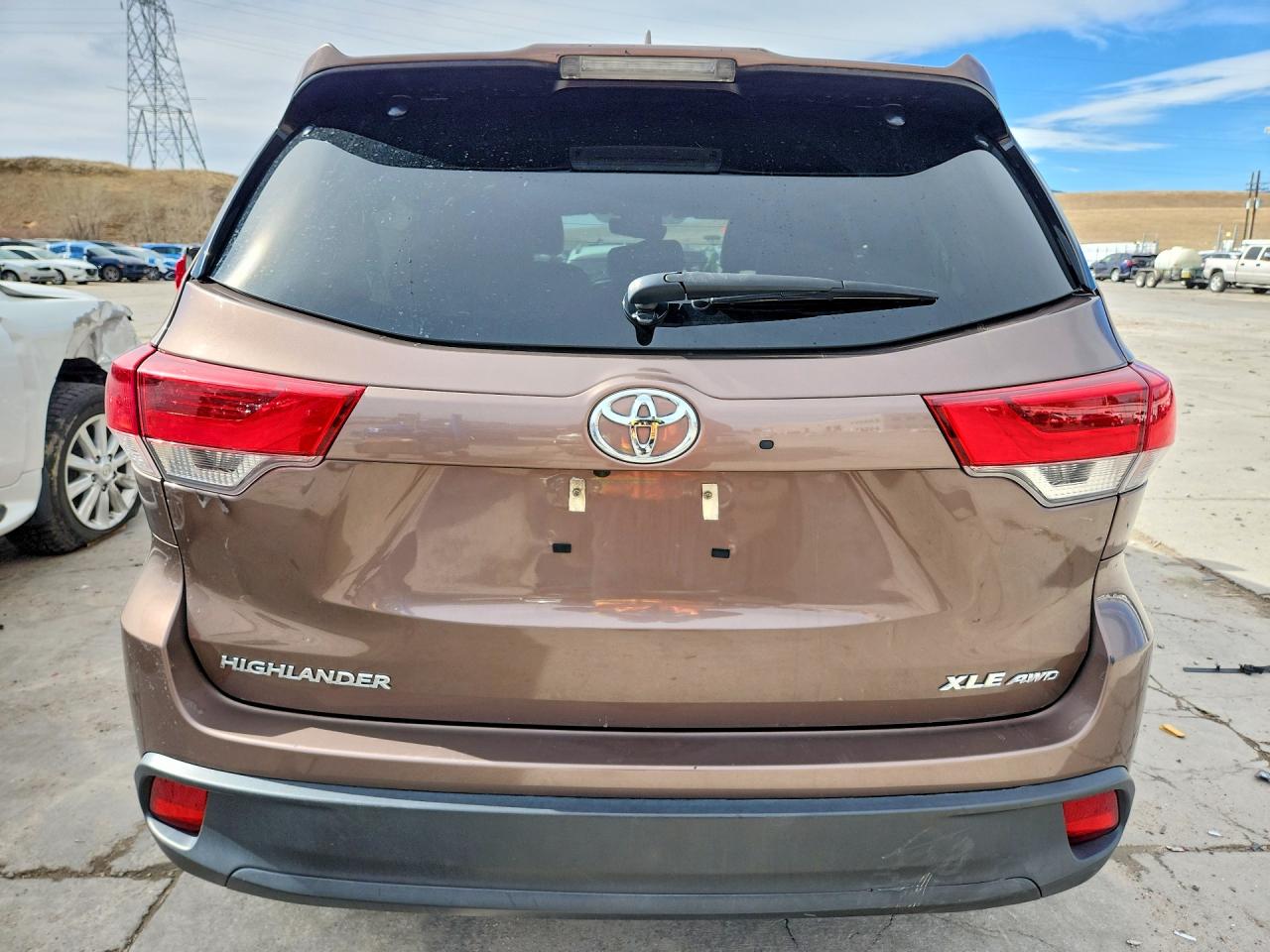 2019 TOYOTA HIGHLANDER XLE photo 6