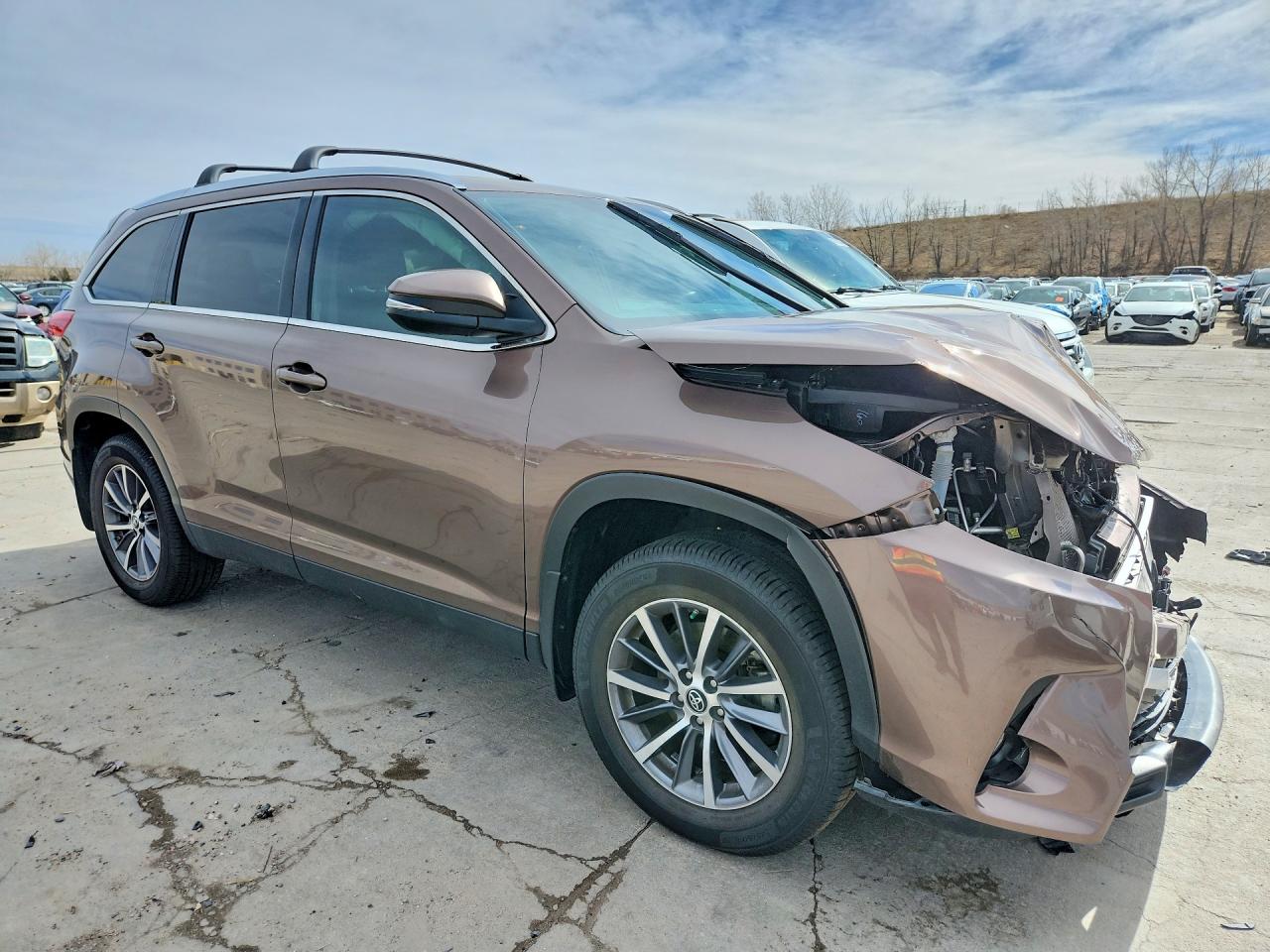 2019 TOYOTA HIGHLANDER XLE photo 4