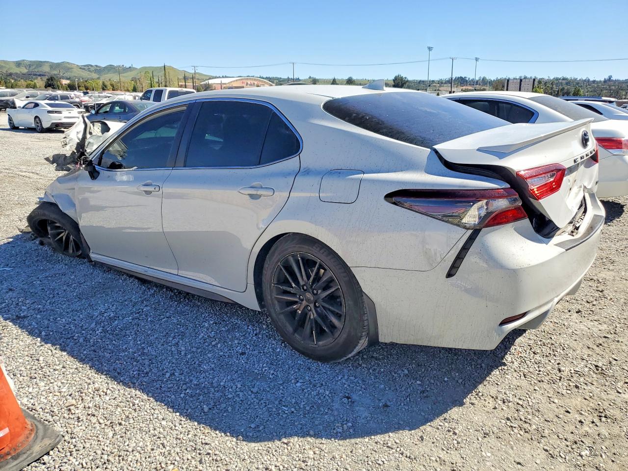 2022 TOYOTA CAMRY SE photo 2