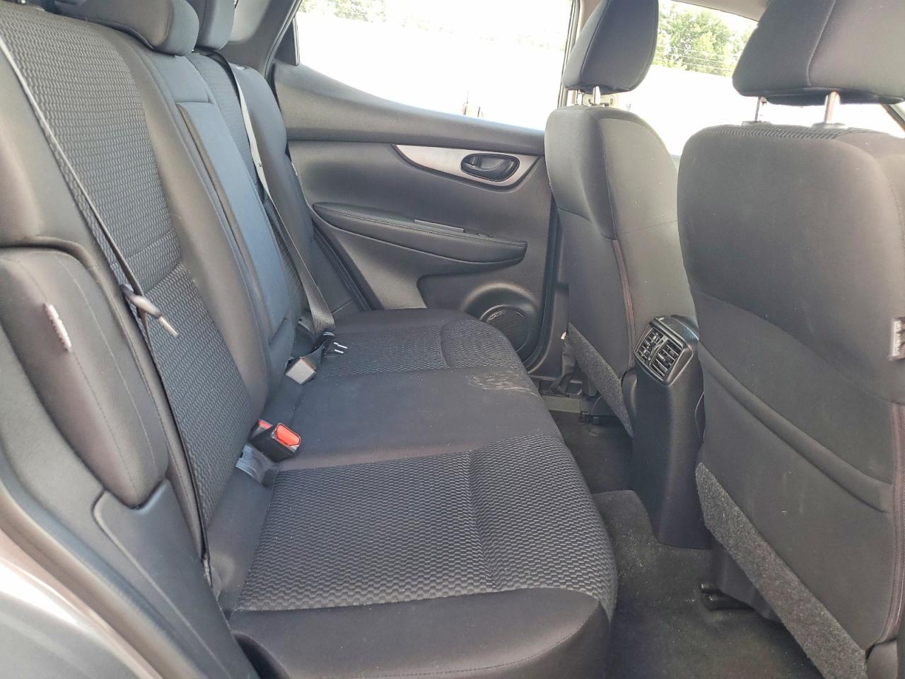 2020 NISSAN ROGUE SPORT S photo 11
