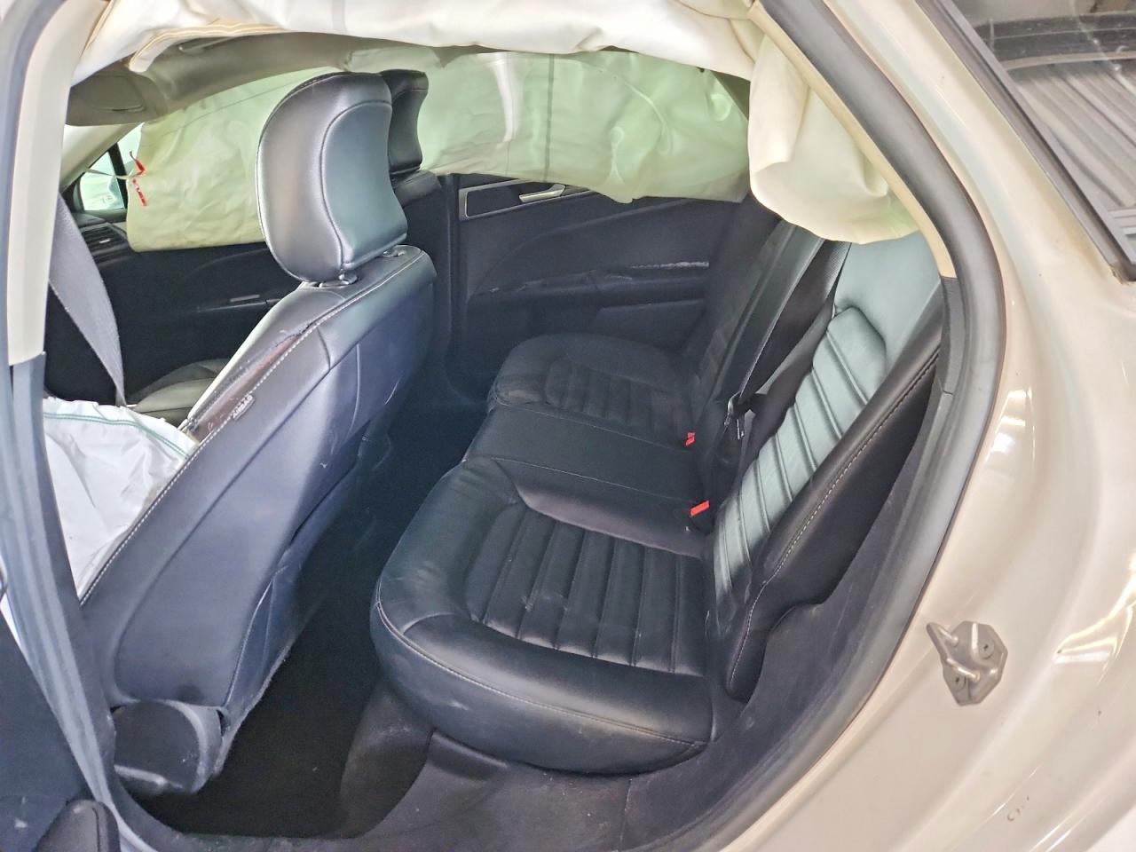2017 FORD FUSION SE photo 19