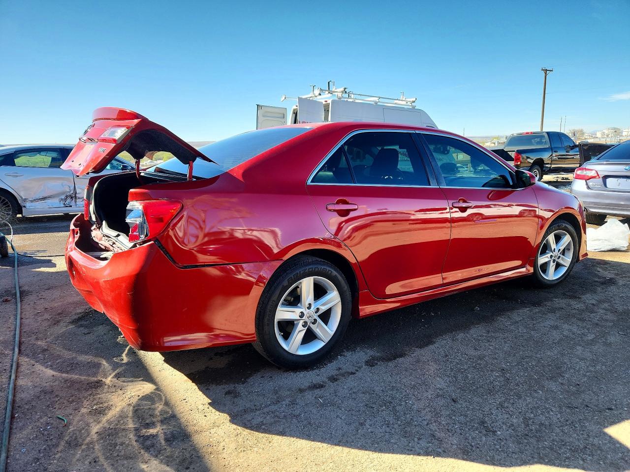 2013 TOYOTA CAMRY SE photo 3