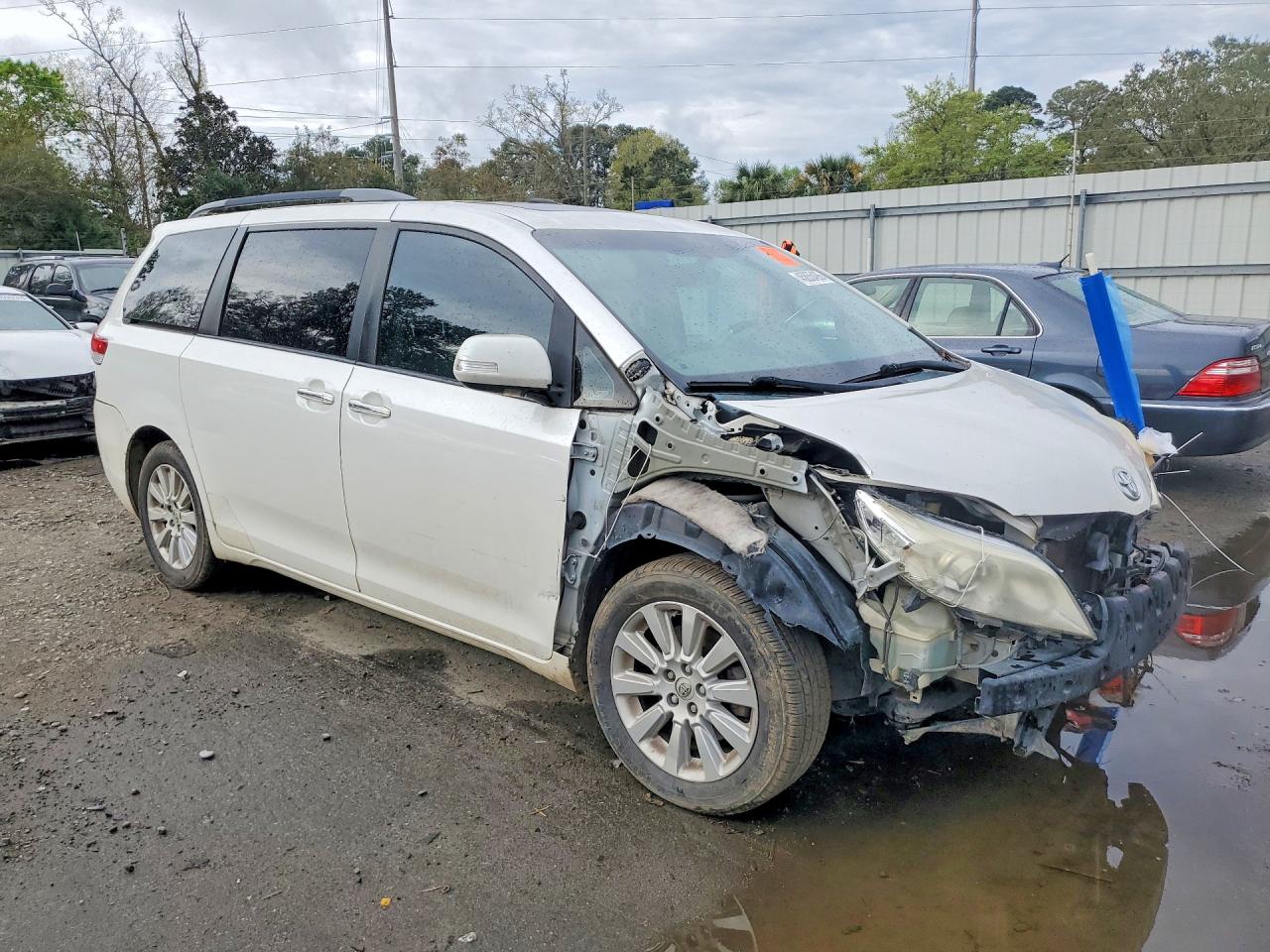 2014 TOYOTA SIENNA LIMITED 7-PASSENGER photo 10