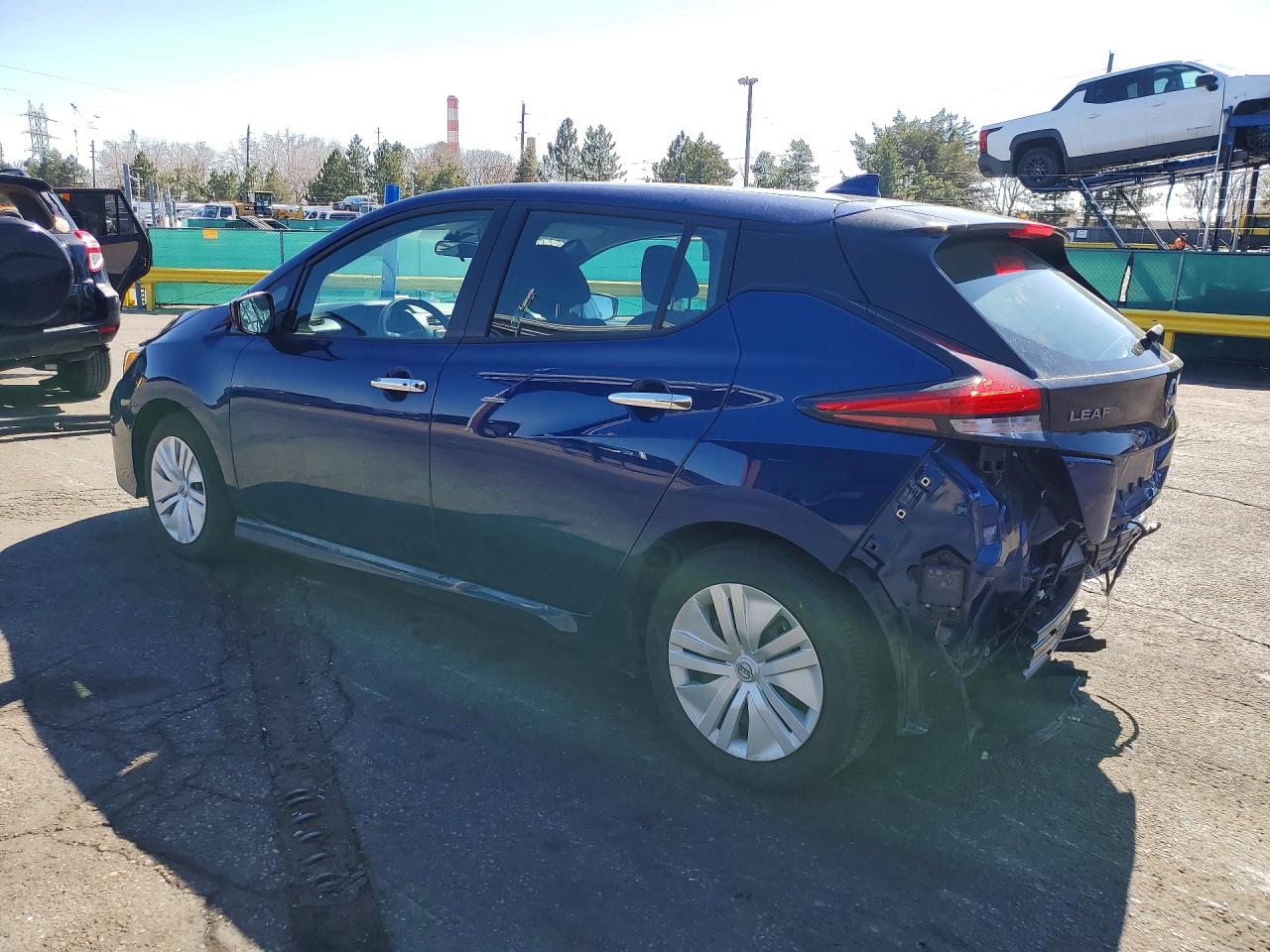 2025 NISSAN LEAF S photo 2