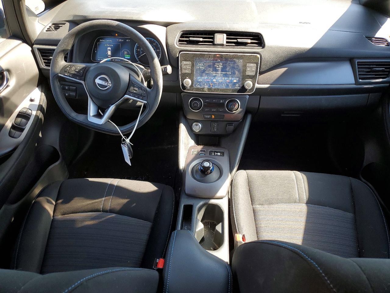 2025 NISSAN LEAF S photo 8