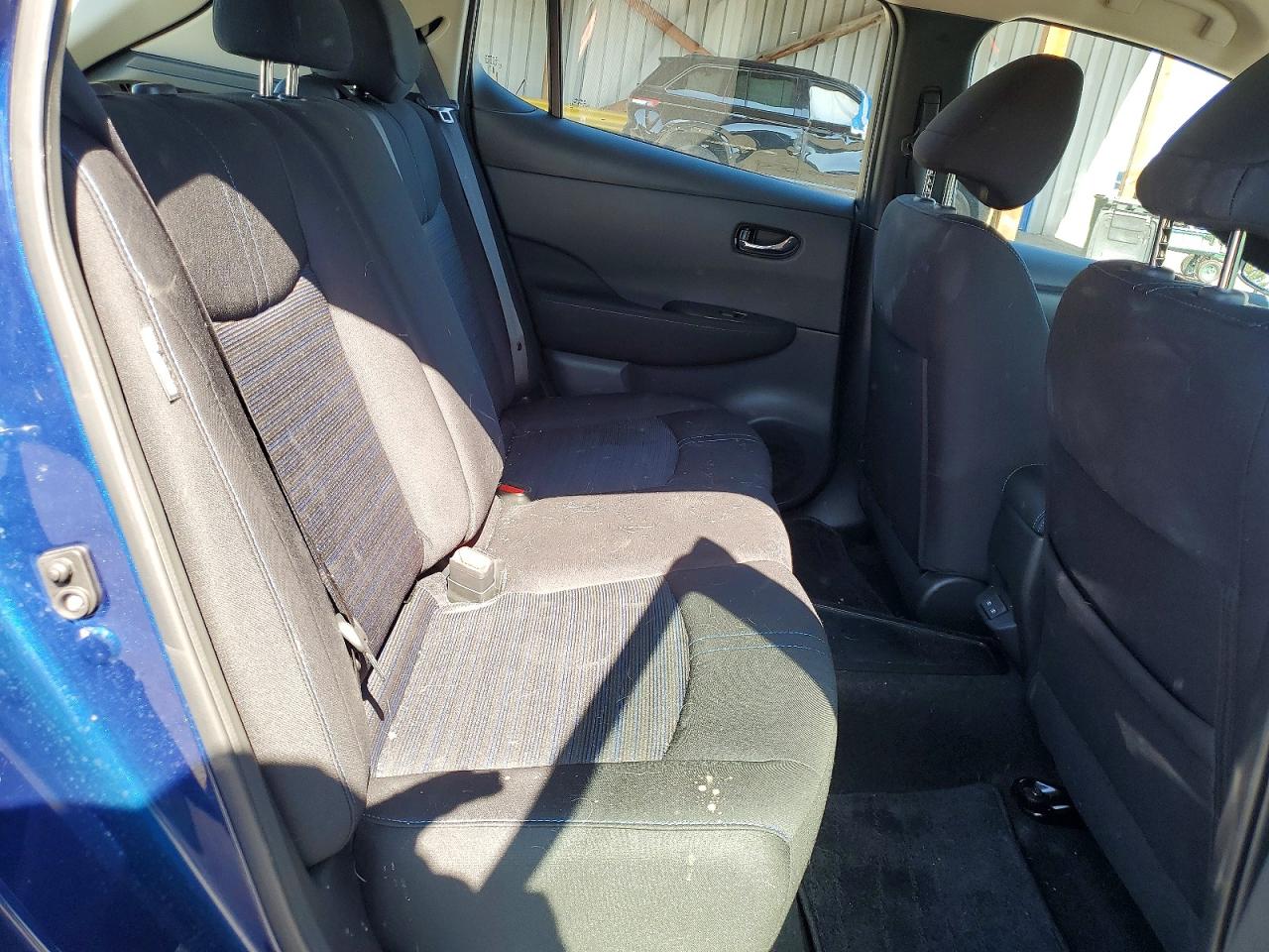 2025 NISSAN LEAF S photo 10