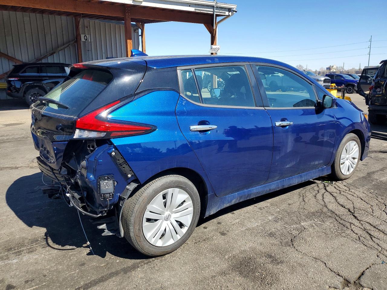 2025 NISSAN LEAF S photo 3