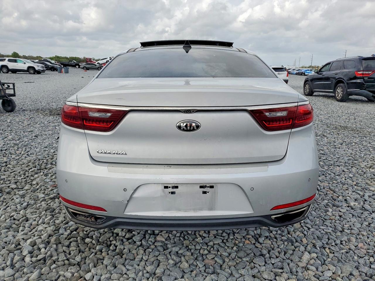 2017 KIA CADENZA PREMIUM photo 16