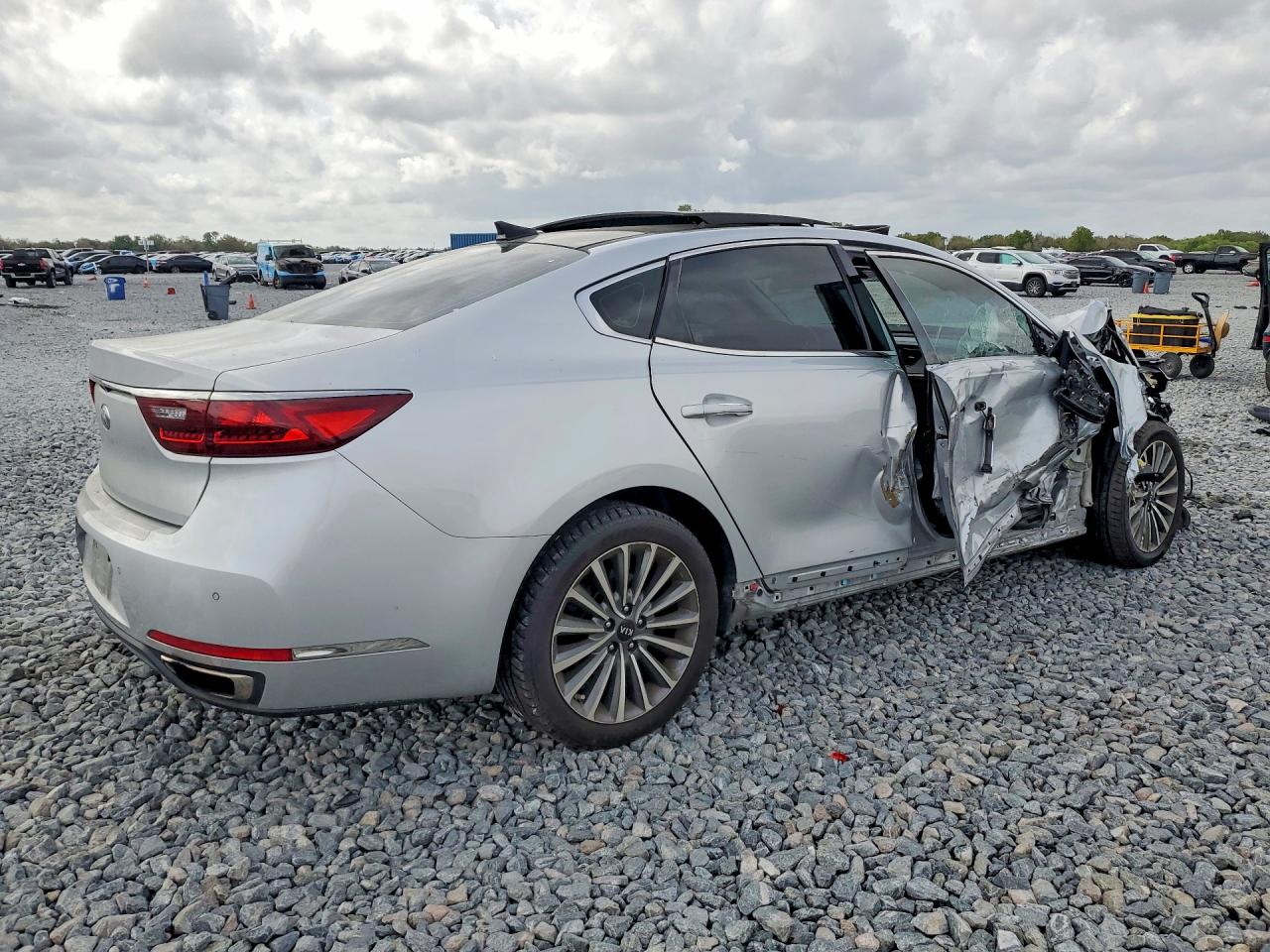 2017 KIA CADENZA PREMIUM photo 7