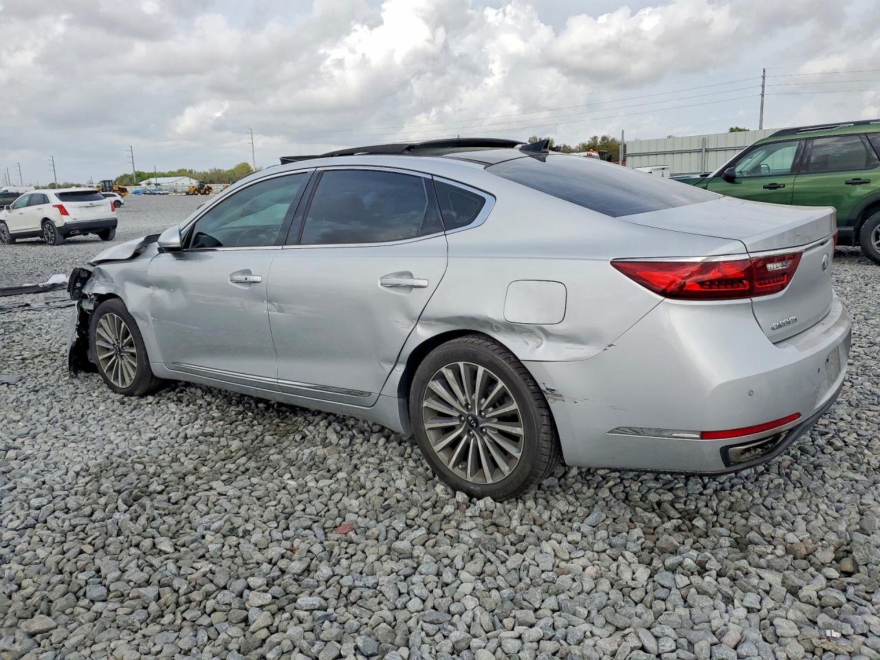2017 KIA CADENZA PREMIUM photo 4