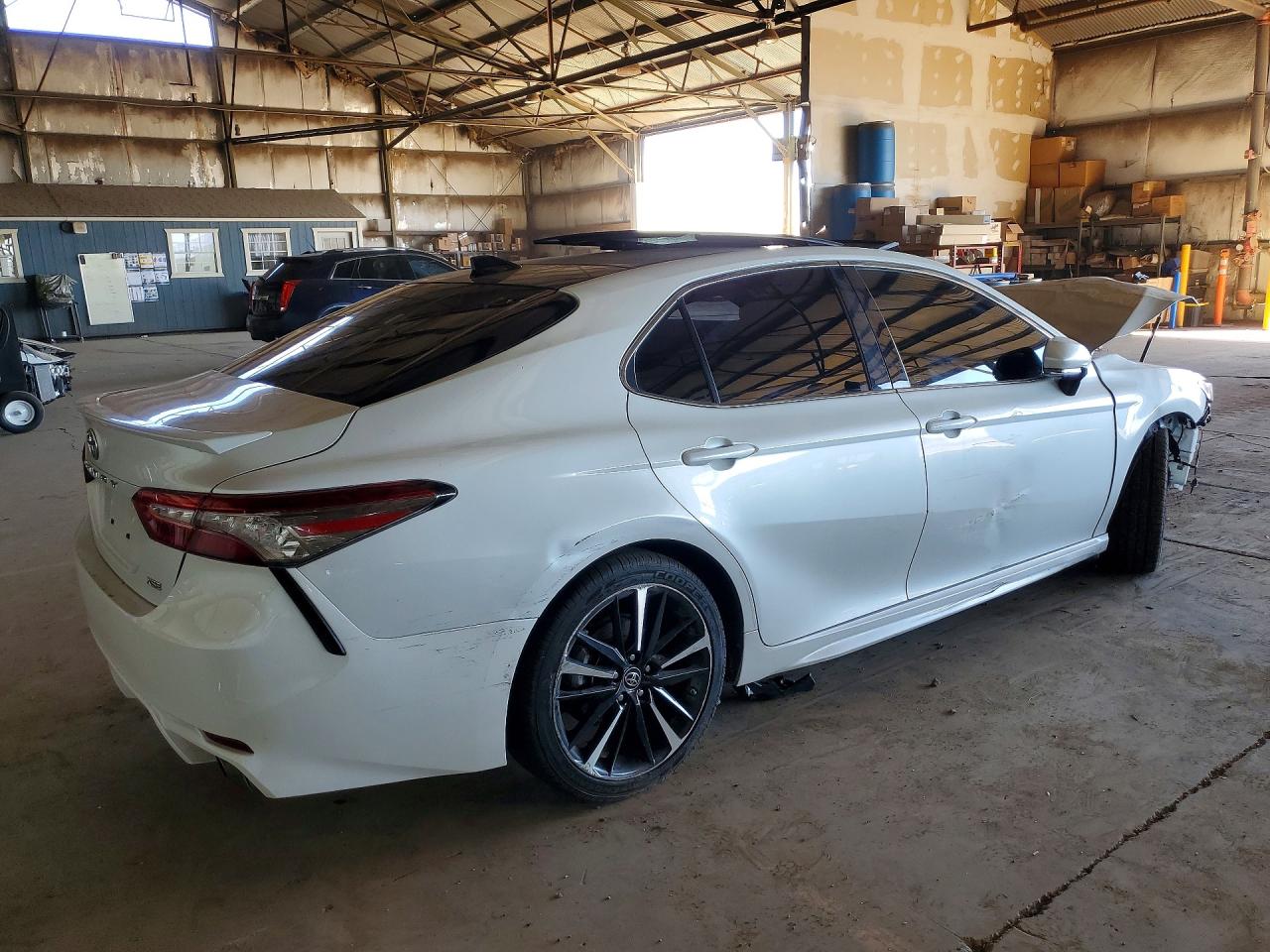 2019 TOYOTA CAMRY XSE photo 5