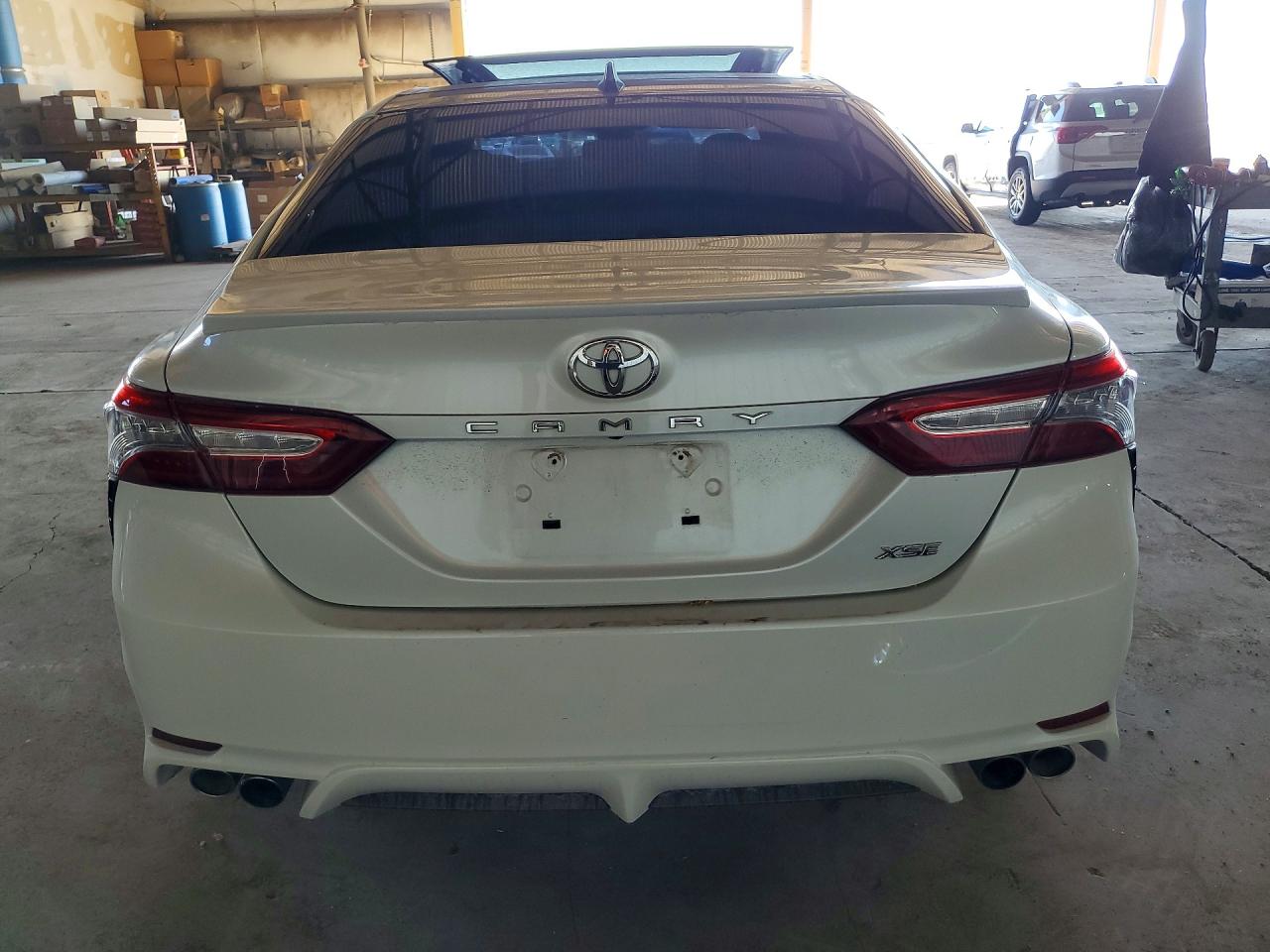 2019 TOYOTA CAMRY XSE photo 11