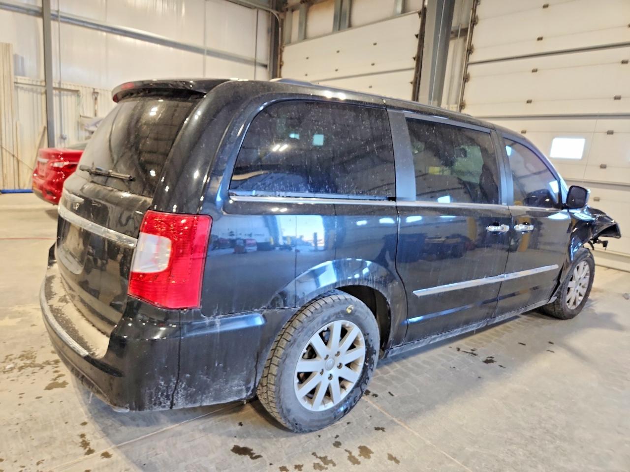 2011 CHRYSLER TOWN & COUNTRY TOURING L photo 5