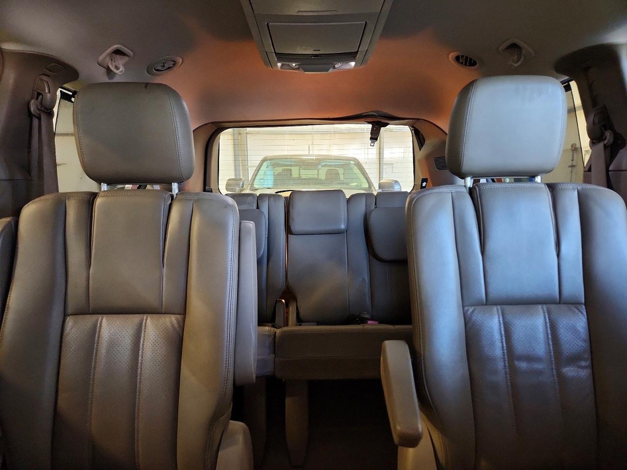 2011 CHRYSLER TOWN & COUNTRY TOURING L photo 19