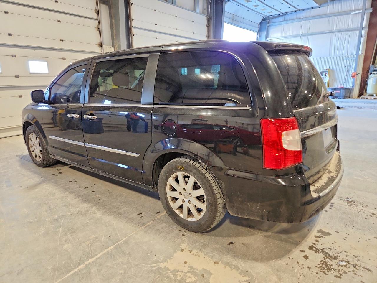 2011 CHRYSLER TOWN & COUNTRY TOURING L photo 3