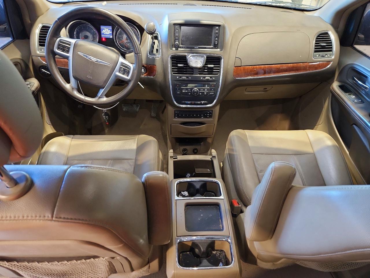 2011 CHRYSLER TOWN & COUNTRY TOURING L photo 15