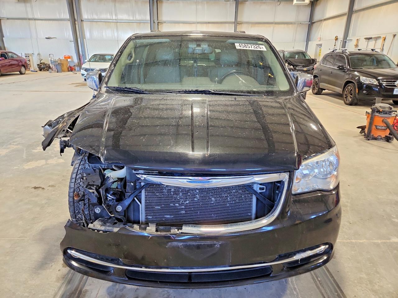 2011 CHRYSLER TOWN & COUNTRY TOURING L photo 9