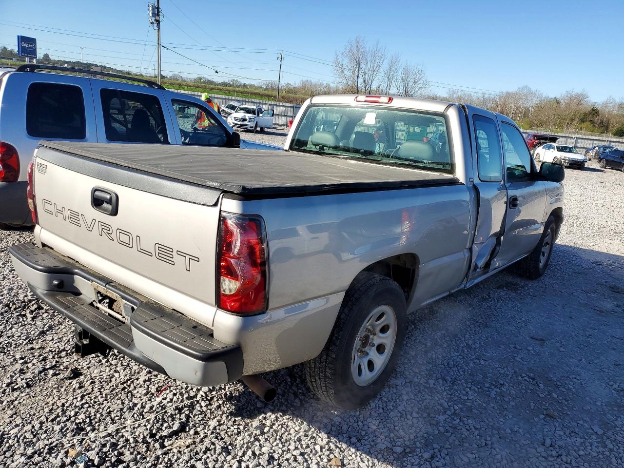 2005 CHEVROLET SILVERADO C1500 photo 3