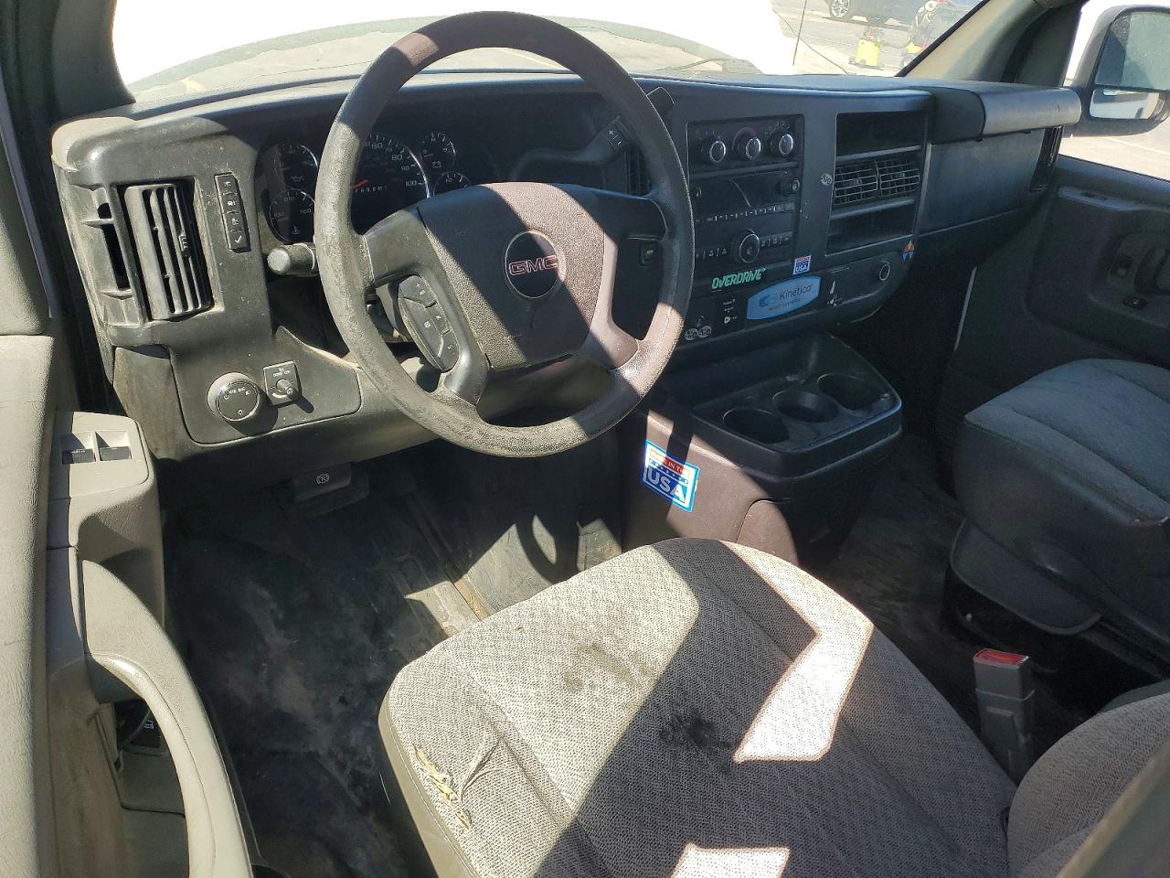 2015 GMC SAVANA G2500 photo 15