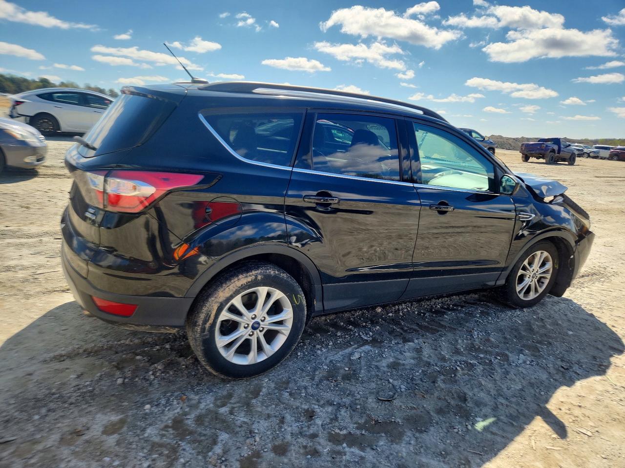 2017 FORD ESCAPE SE photo 5