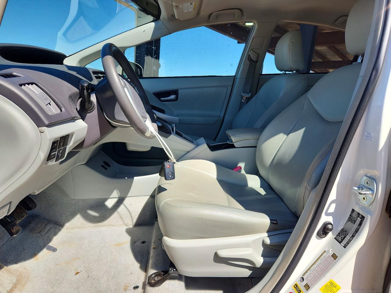2011 TOYOTA PRIUS TWO photo 7