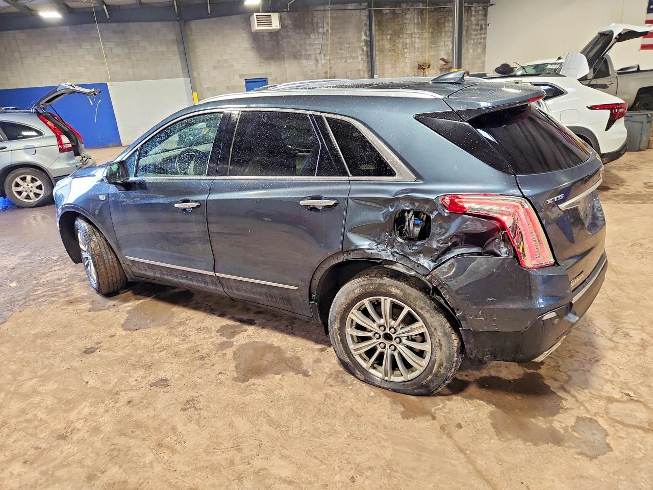 2019 CADILLAC XT5 LUXURY photo 2