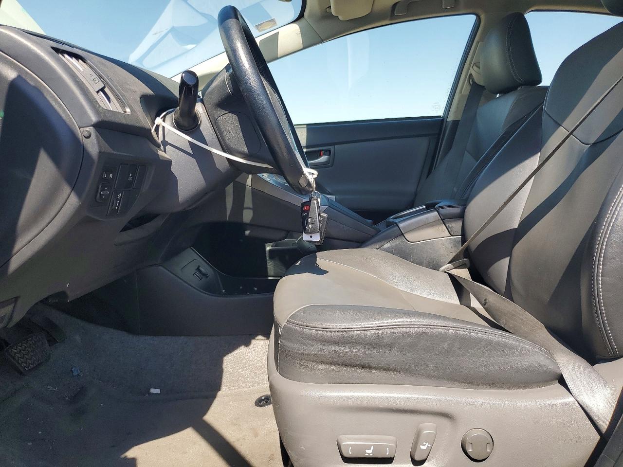 2015 TOYOTA PRIUS FOUR photo 7