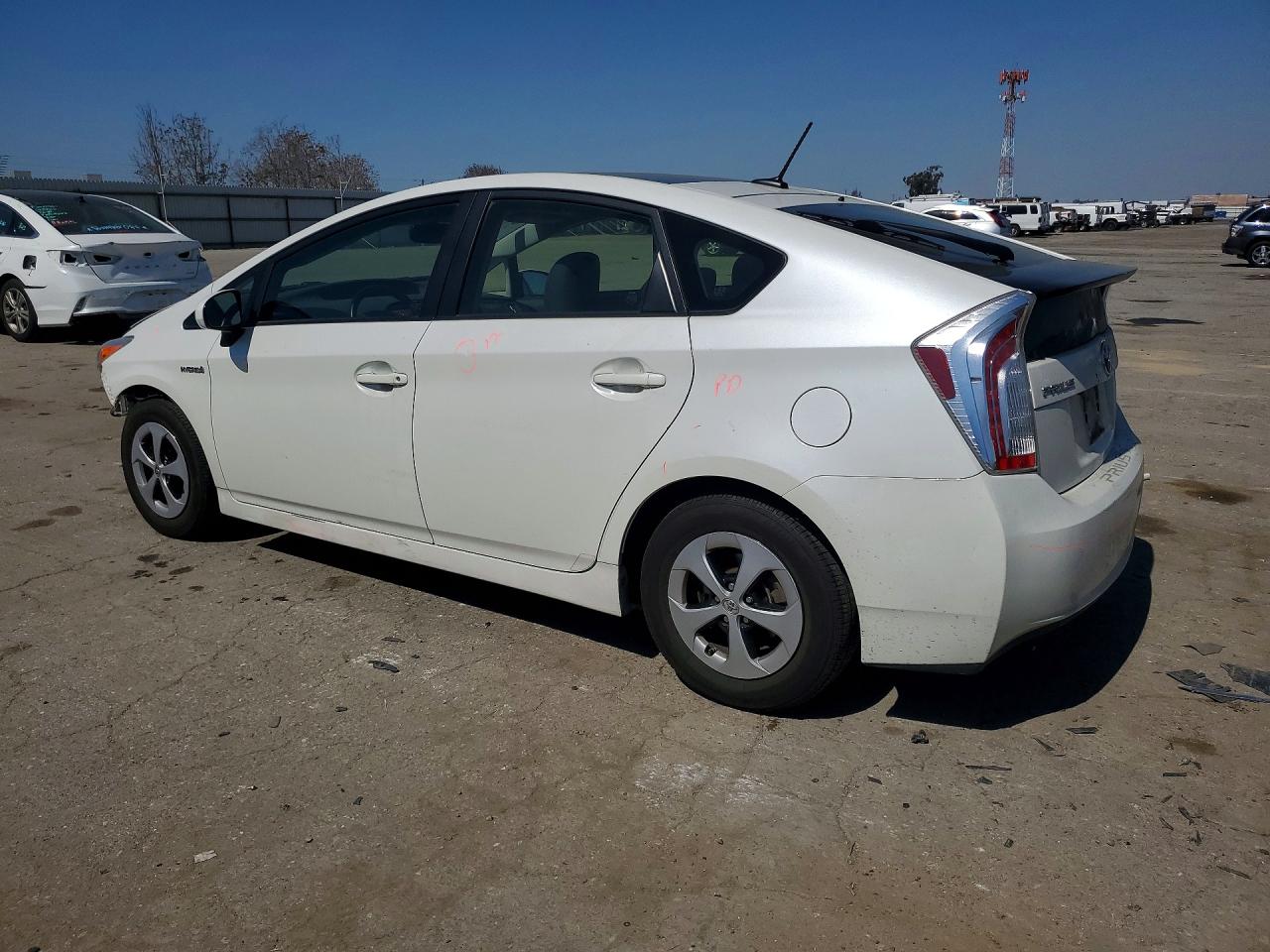 2015 TOYOTA PRIUS FOUR photo 2