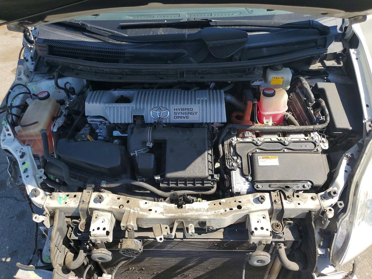 2015 TOYOTA PRIUS FOUR photo 11