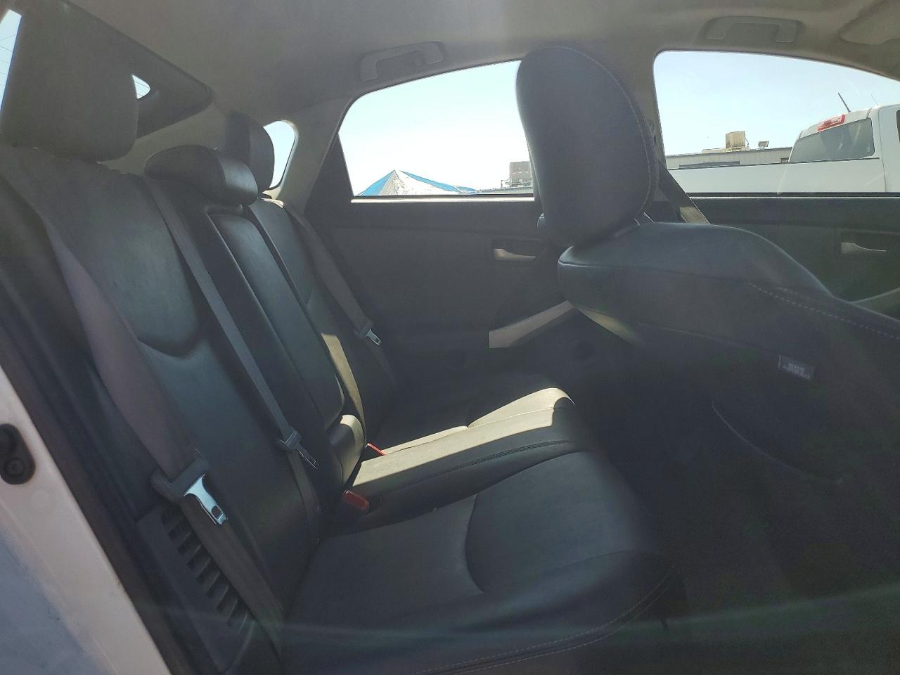 2015 TOYOTA PRIUS FOUR photo 10