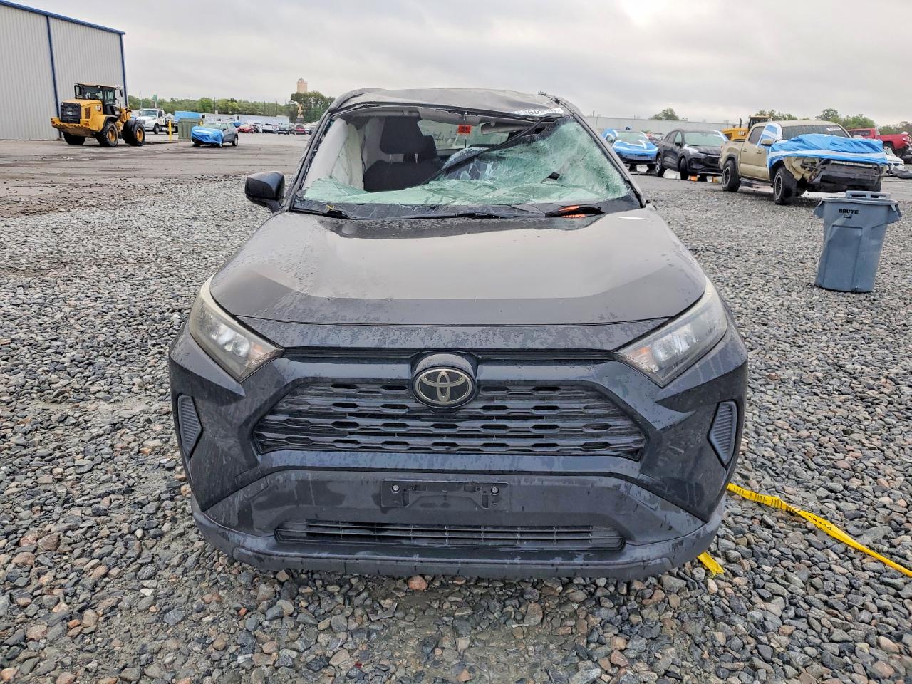 2019 TOYOTA RAV4 LE photo 5