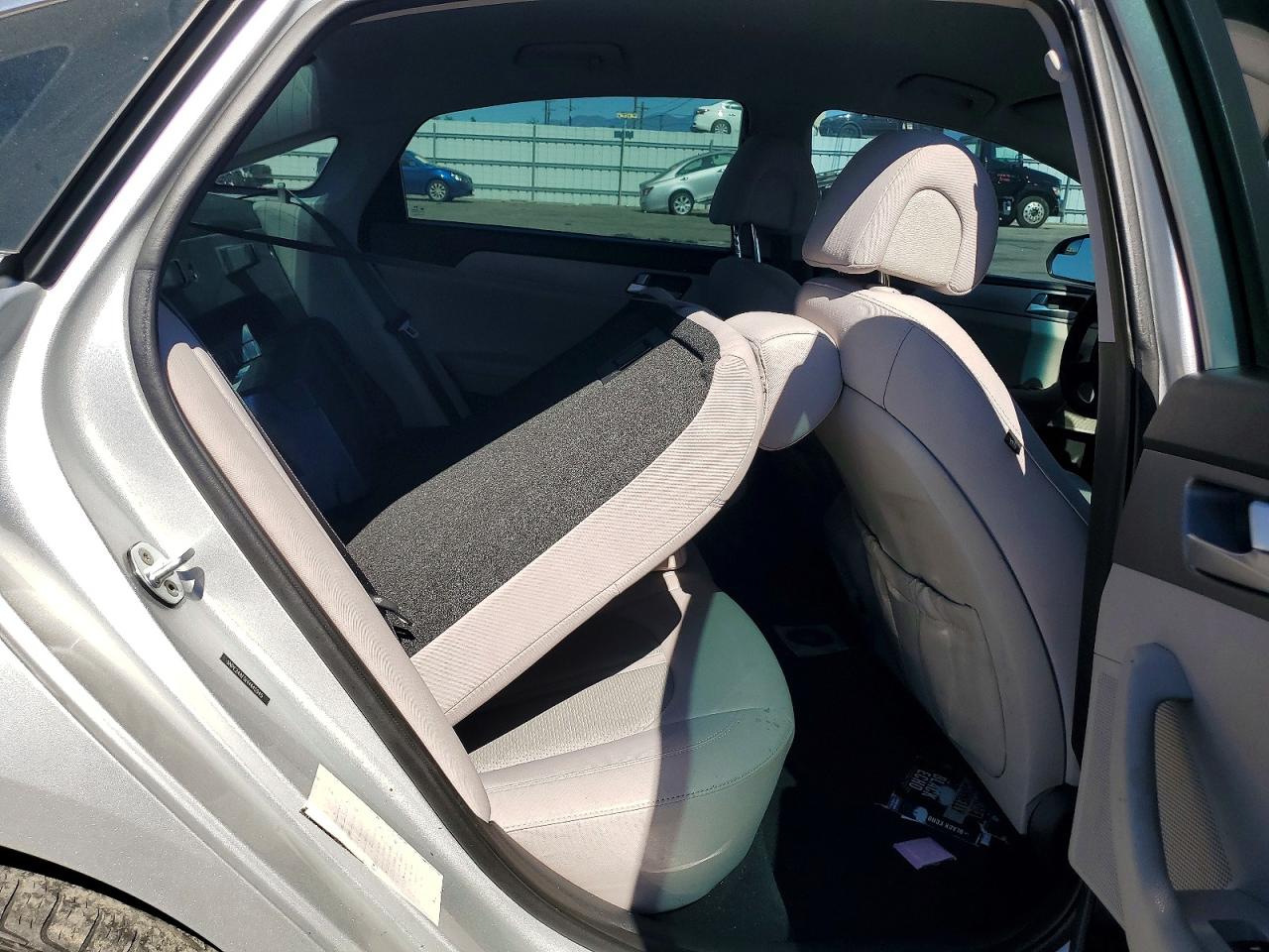 2017 HYUNDAI SONATA BASE photo 19