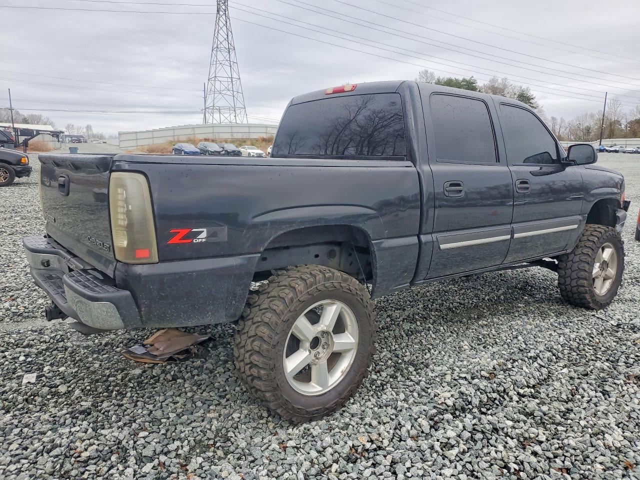 2005 CHEVROLET SILVERADO K1500 photo 3
